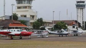 Aeropuerto con aviones