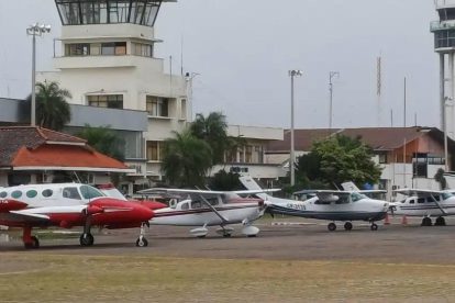 Aeropuerto con aviones