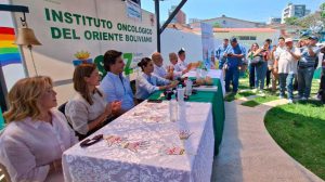 Autoridades departamentales y municipales asistieron al acto en el Instituto Oncológico.