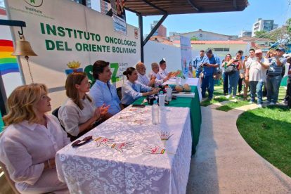 Autoridades departamentales y municipales asistieron al acto en el Instituto Oncológico.
