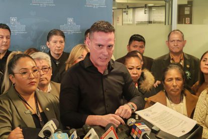 El diputado López en conferencia de prensa