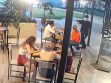 Personas en un restaurante