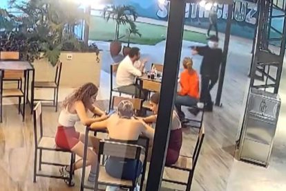 Personas en un restaurante