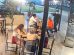 Personas en un restaurante