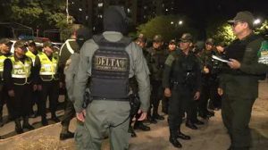 Policías desplegados en Santa Cruz