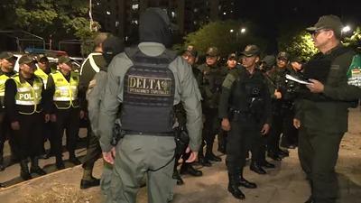 Policías desplegados en Santa Cruz