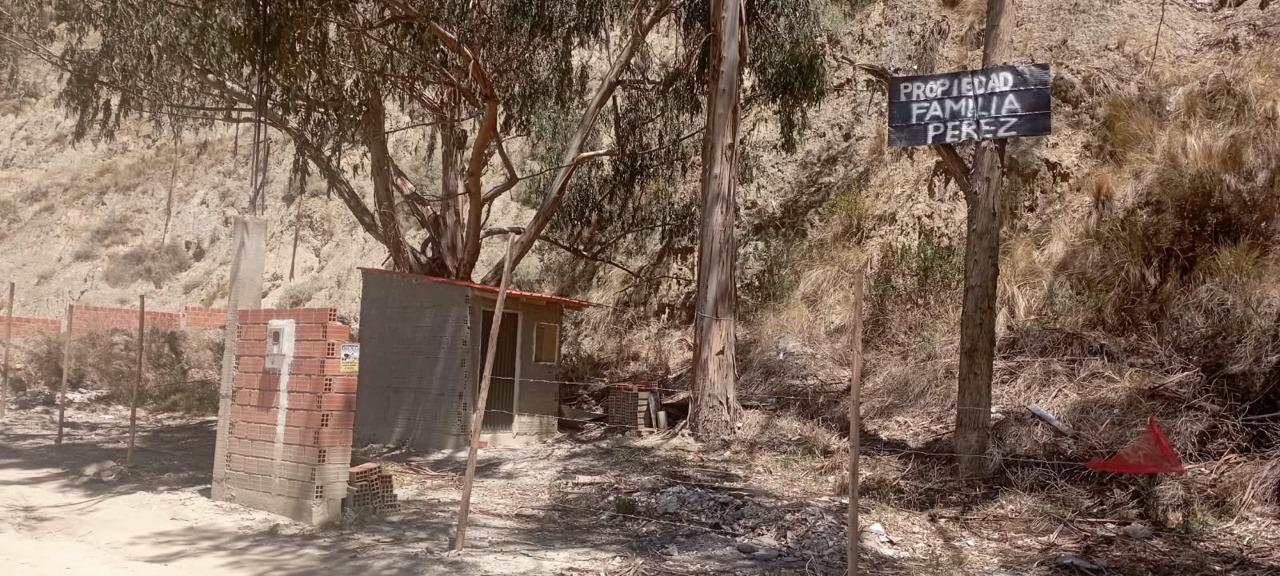 Tal como lo indica el letrero, el sector sería propiedad de una familia apellidada Pérez