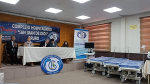 Acto de entrega de equipamiento donde están autoridades
