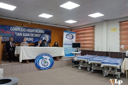 Acto de entrega de equipamiento donde están autoridades