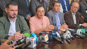 La alianza Unidad enunciando a la jefa de bancada en Senadores