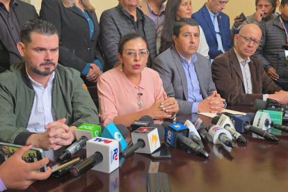 La alianza Unidad enunciando a la jefa de bancada en Senadores