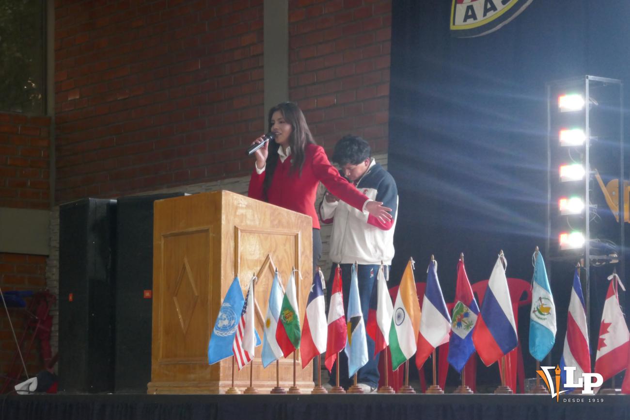 Celeste Alondra Salas Ramírez, Secretaria General, dando las palabras de apertura durante la ceremonia