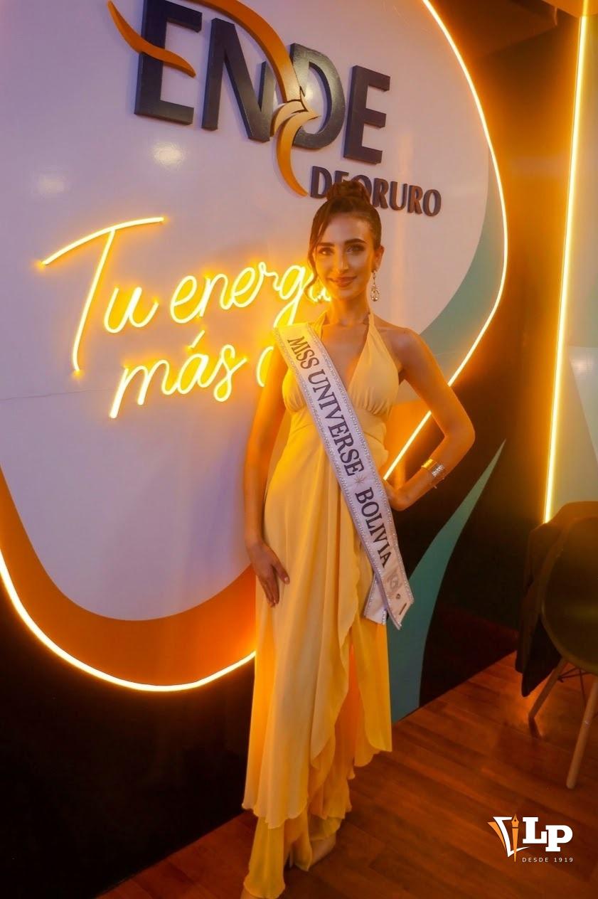 Valeria Mena, Miss Bolivia Universo 2026, engalanando el estand de ENDE DE ORURO en la Expoteco