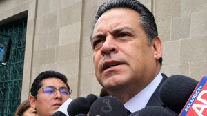 El gobernador de La Paz en conferencia de prensa