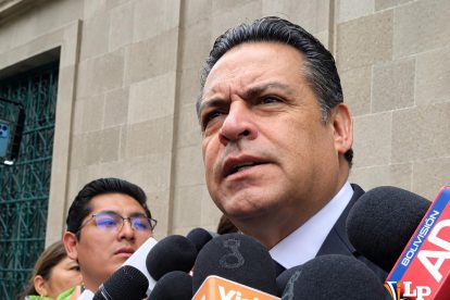 El gobernador de La Paz en conferencia de prensa