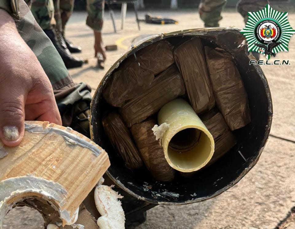 La droga estaba camuflada en estructuras metálicas y cilindros plásticos.