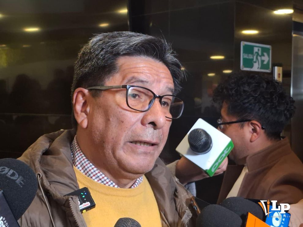 El diputado Porcel en conferencia de prensa