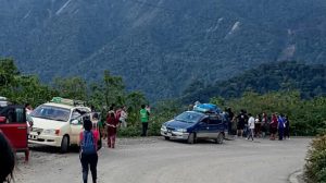 Conductores particulares colaboraron en las primeras labores de rescate.