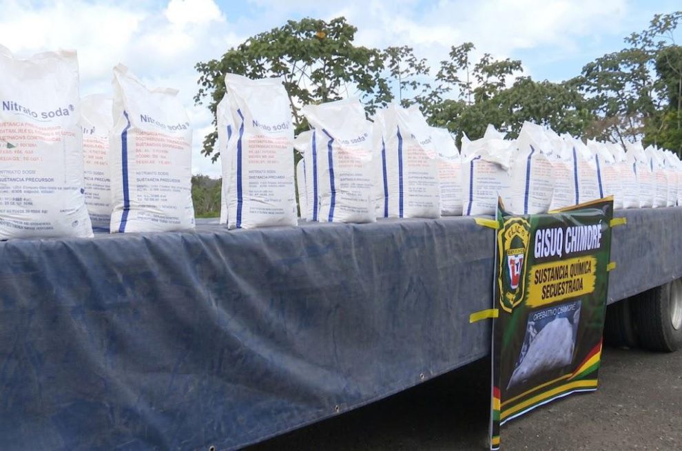 Las 100 bolsas de carbonato de sodio, unos 2.500 kilos, fueron halladas en el camión.