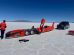 El Salar de Uyuni, en Potosí, funciona como pista natural para intentos de récord de velocidad en tierra.