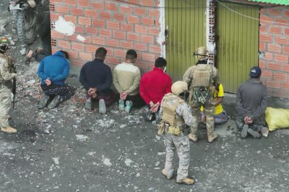 Veintidós personas fueron aprehendidas durante la intervención.
