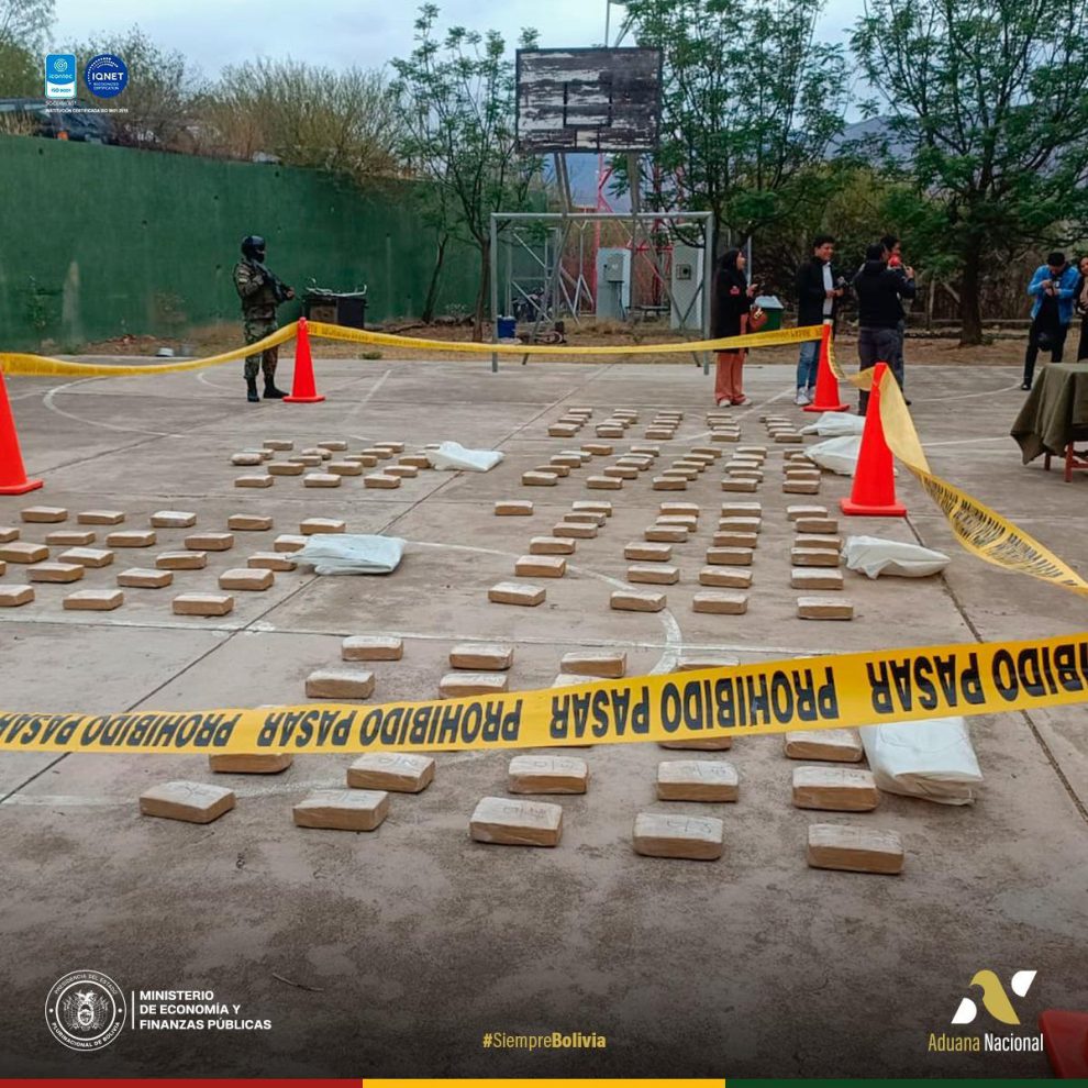 Los 41 paquetes de marihuana tenían un peso aproximado de 146,35 kilogramos.