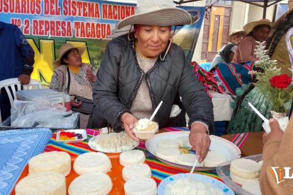 Señora con quesos