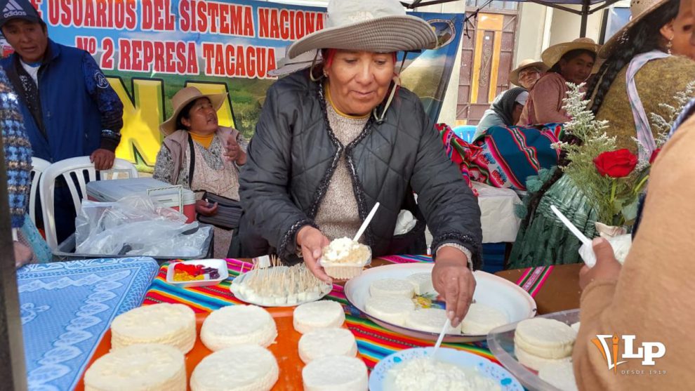 Señora con quesos