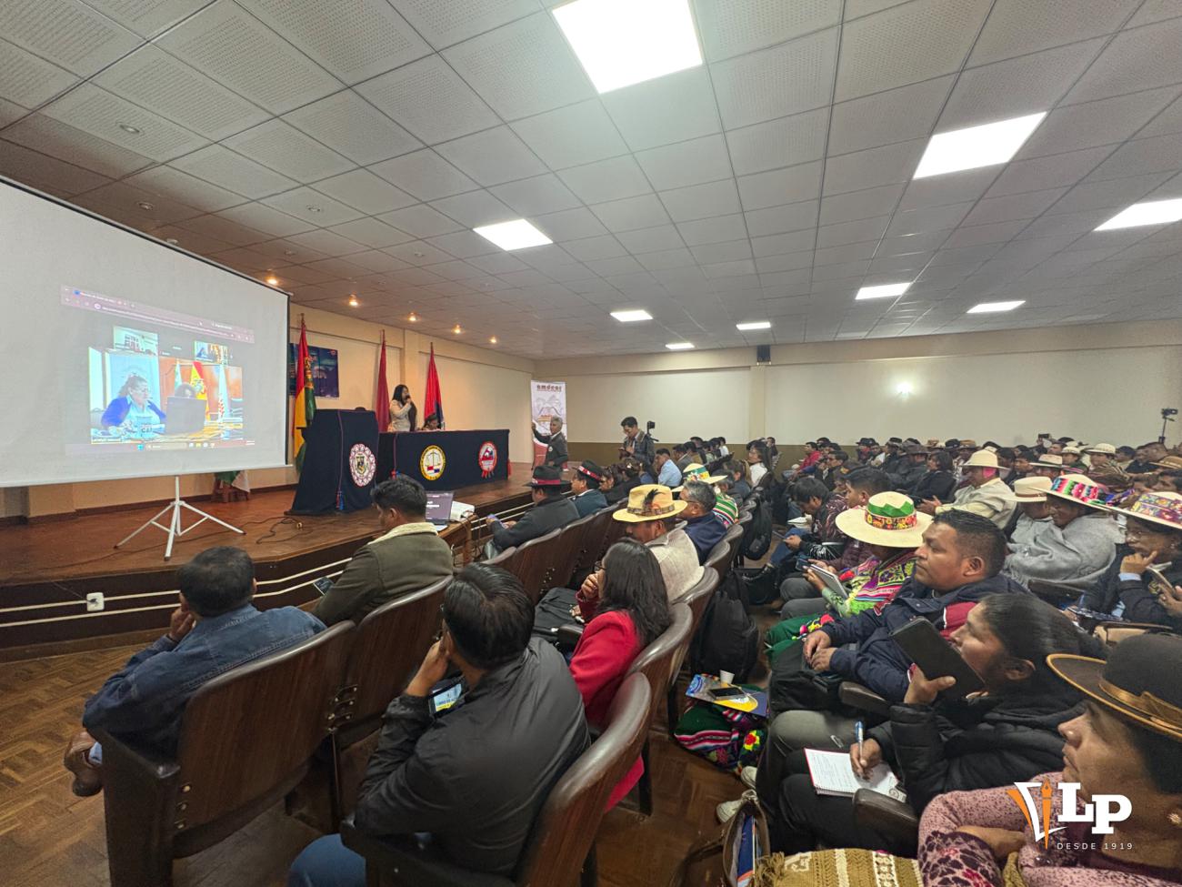 Representantes de los diferentes municipios