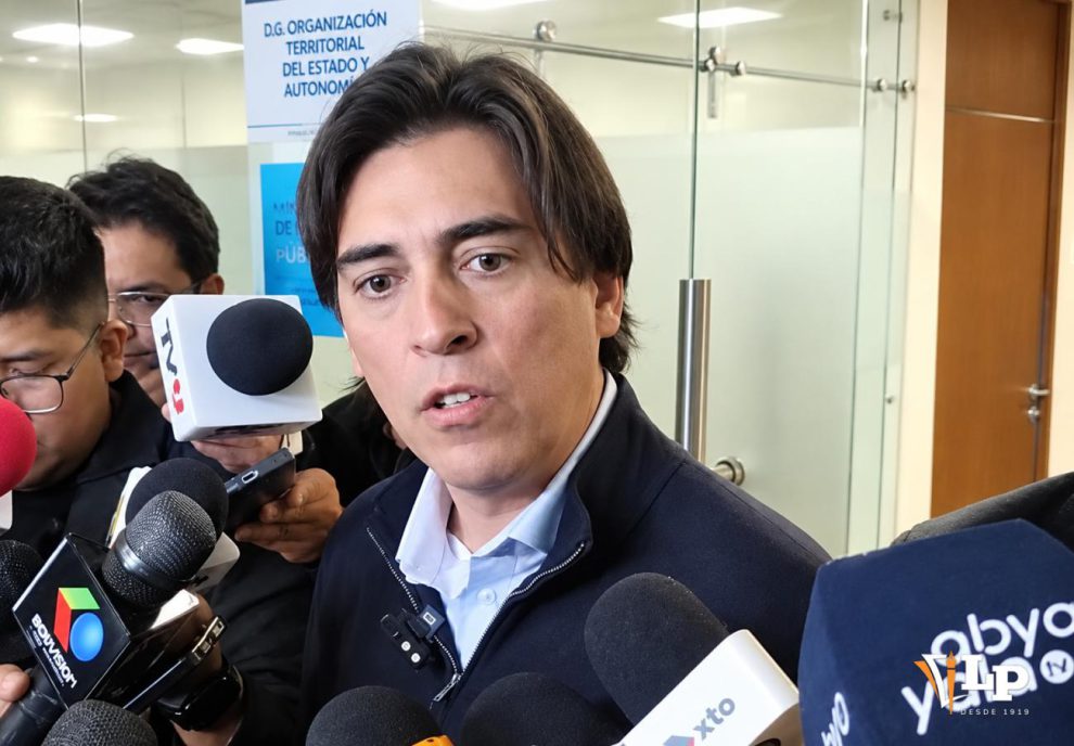 El ministro Zamora en conferencia de prensa