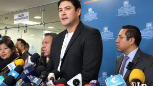El diputado Montaño en conferencia de prensa