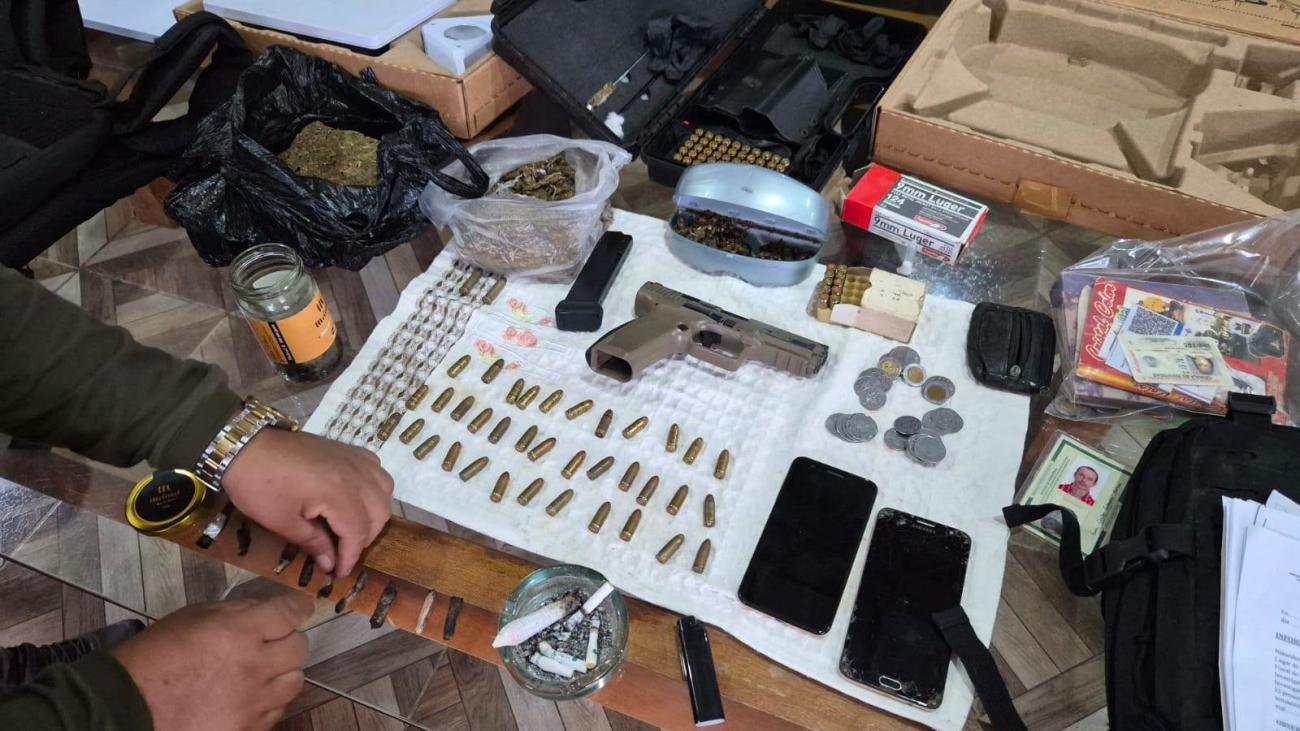 municiones, armas, celulares
