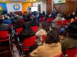 Un grupo de personas en una reunión