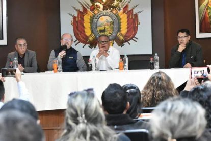 Reunión de autoridades del Gobierno y el magisterio urbano nacional.