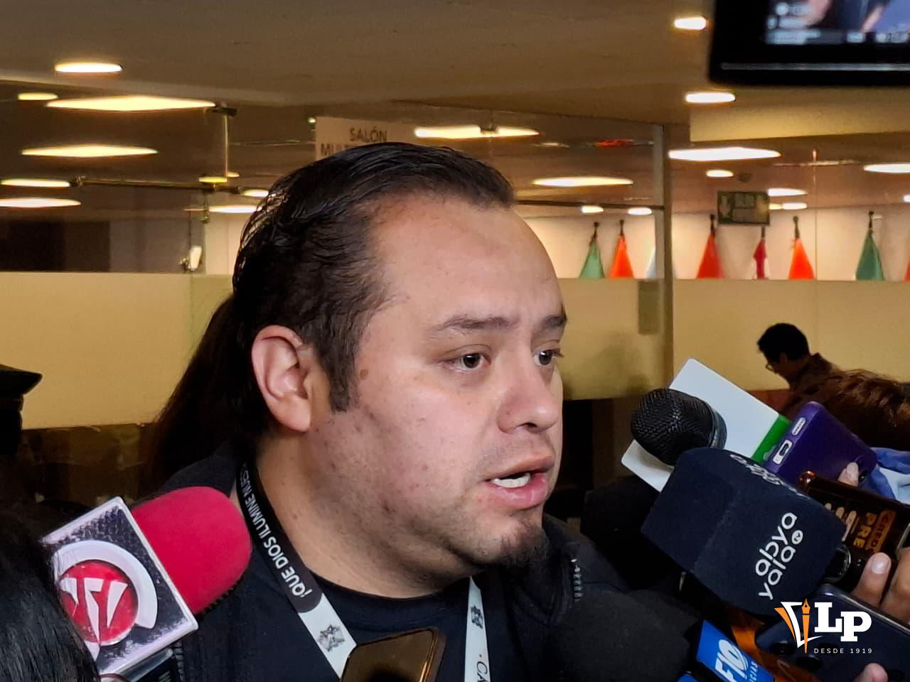 El diputado García en conferencia de prensa