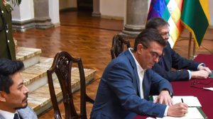 Rodrigo Paz Pereira, firmado un documento oficial